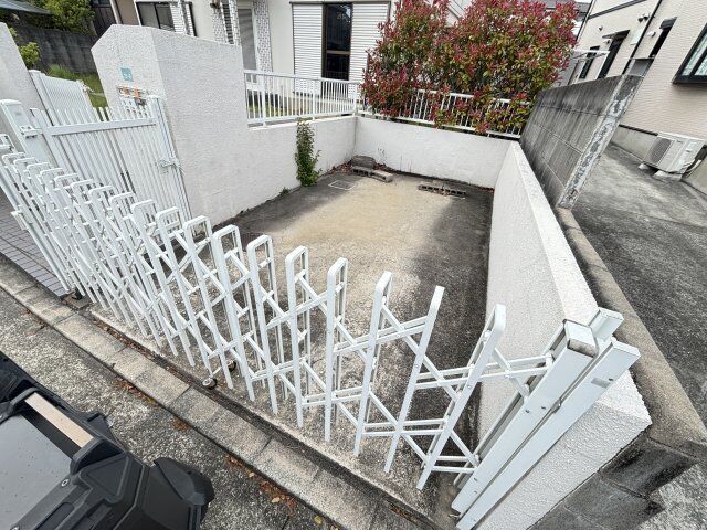 拡大写真：潮見町一戸建て 1階-の駐車場