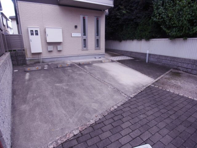 拡大写真:摂州打出住 1階2の駐車場