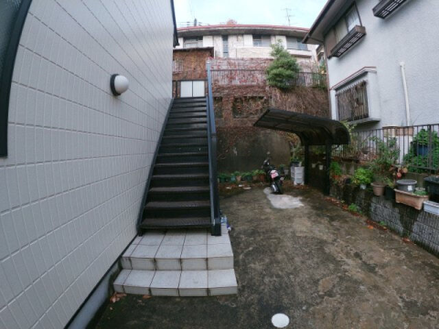 拡大写真：エスポワール甲陽園 1階101のエントランス