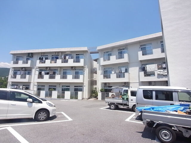 甲山グリーンハイツの外観