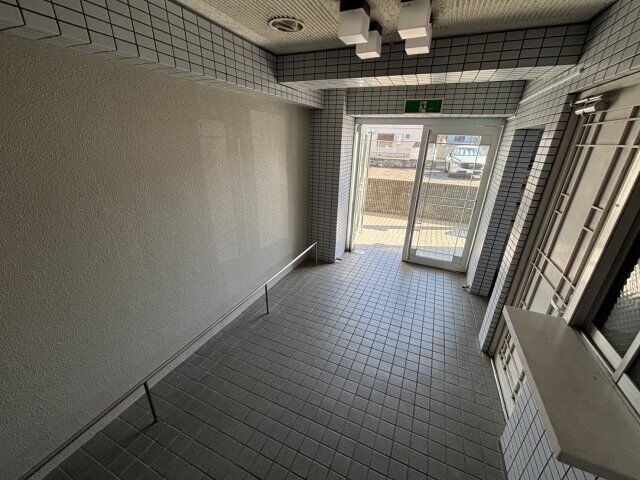 拡大写真:サンパレス21池田 3階306のエントランス
