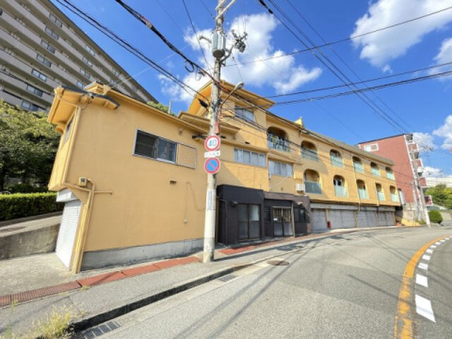 ビーコート清荒神の外観