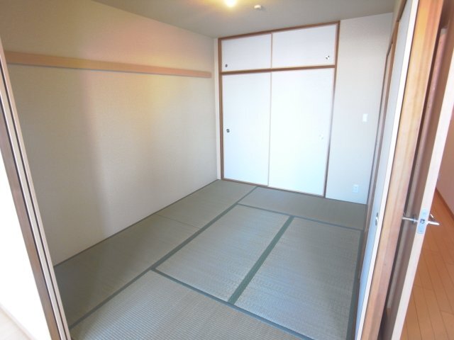 拡大写真:甲子園六石町ハイツ 2階204の和室