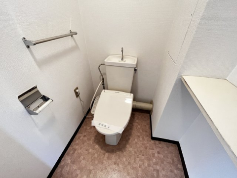 拡大写真：メゾン・ド・甲子園二番町 1階101のトイレ