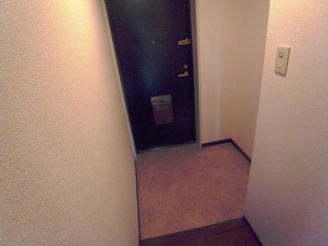 拡大写真:ココ西宮 4階405の玄関
