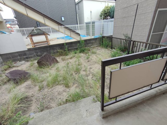 拡大写真:グランドハイツ浜甲子園 1階103のバルコニー