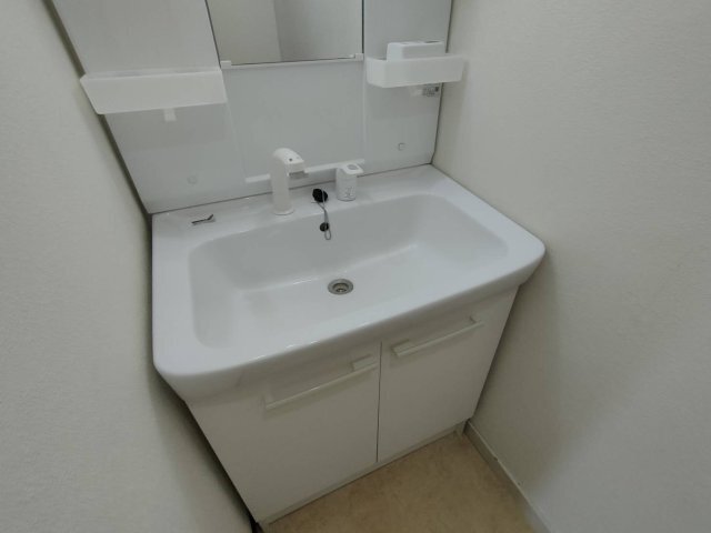 拡大写真:グランドハイツ浜甲子園 2階202の洗面設備