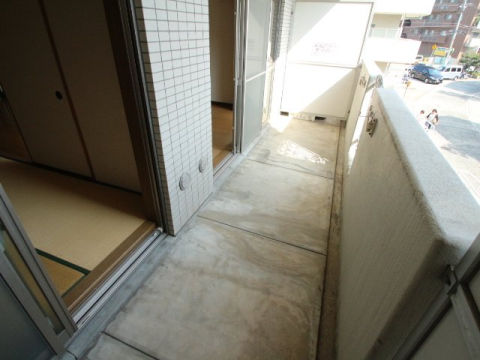 拡大写真:インペリアル花屋敷 4階404のバルコニー