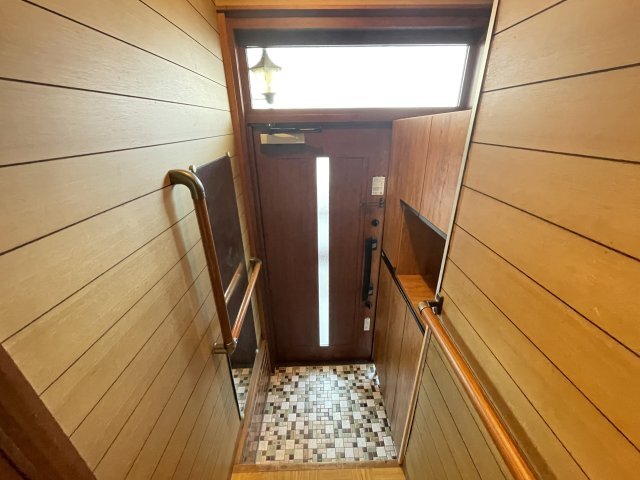 拡大写真:宝塚市安倉南4丁目 1階-の玄関