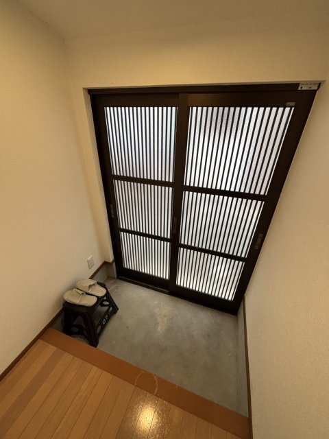 拡大写真：栄町3-5テラスハウス 1階1の玄関