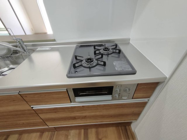 拡大写真:シャーメゾン甲南 1階102のキッチン