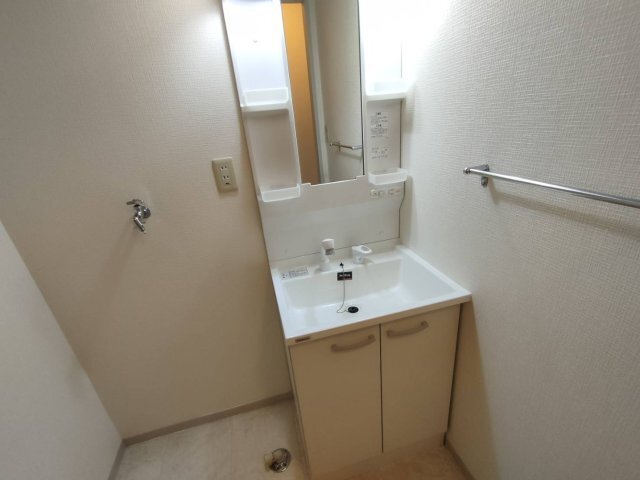 拡大写真:シャーメゾン甲南 1階102の洗面設備