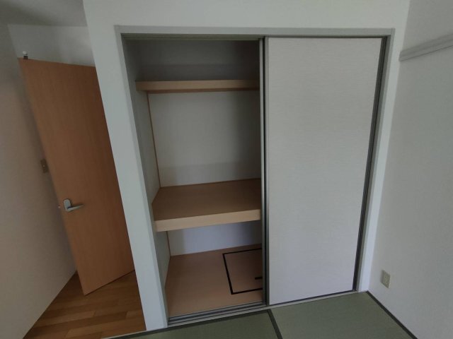 拡大写真:シャーメゾン甲南 1階102の収納