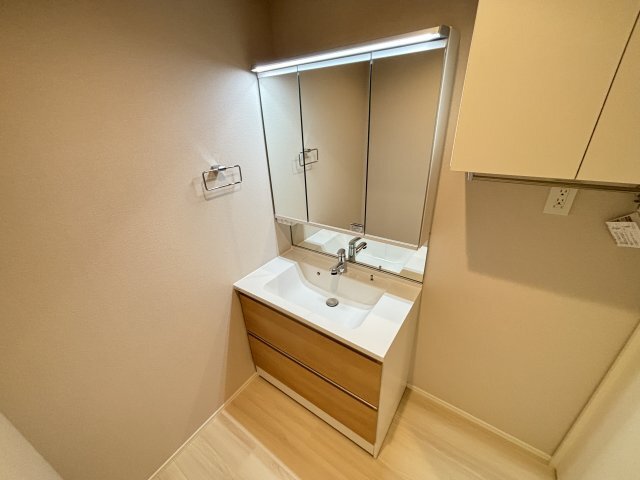 拡大写真：Forest Monzencho East 2階203の洗面設備