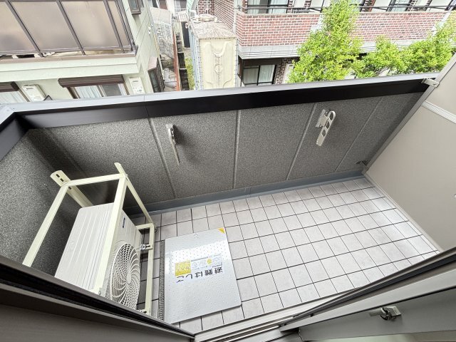 拡大写真：Forest Monzencho East 2階203のバルコニー