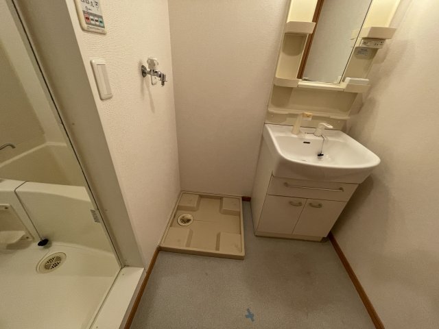 拡大写真:ジュネス里中 1階101の洗面設備