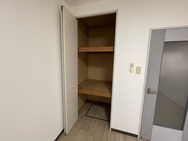 拡大写真：ドミールほづみ 1階103の収納