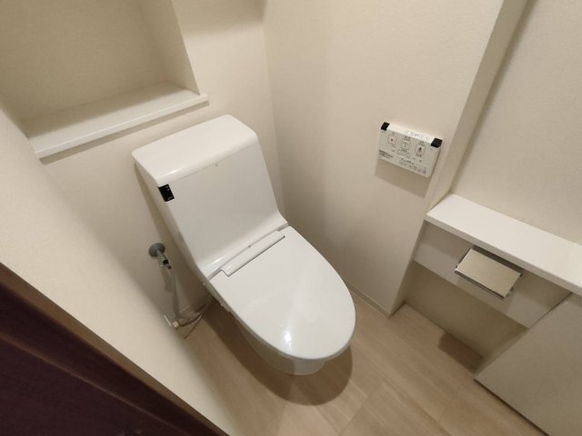 拡大写真:ジオ芦屋東山町 2階206のトイレ
