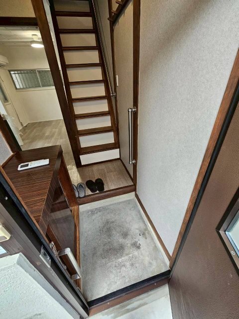 拡大写真:花屋敷1丁目10-7テラスハウス(Mハウス花屋敷) 2階1の玄関