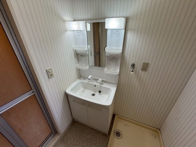 拡大写真:サンパレス21池田 3階306の洗面設備