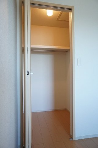 拡大写真:ヒル・コンセールB 2階202の収納豊富です