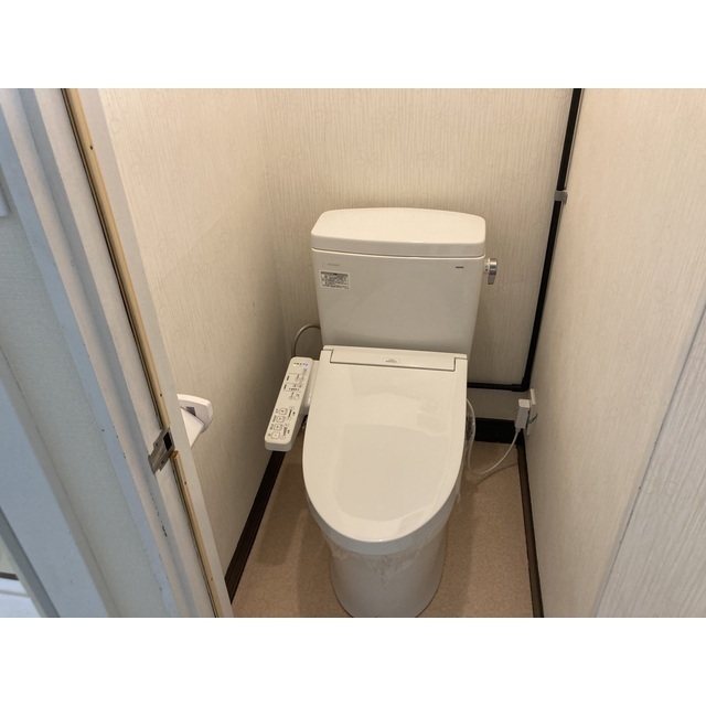 拡大写真:シャルム 3Fの清潔感のあるトイレです