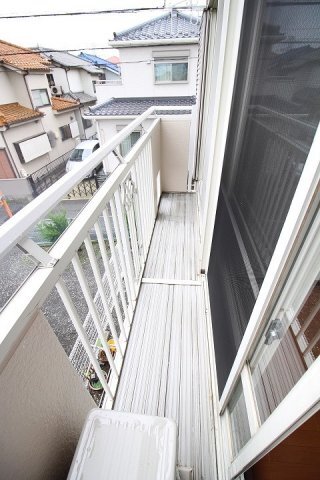 拡大写真:708B 2階202の開放的で明るい空間を演出してくれるバルコニーです