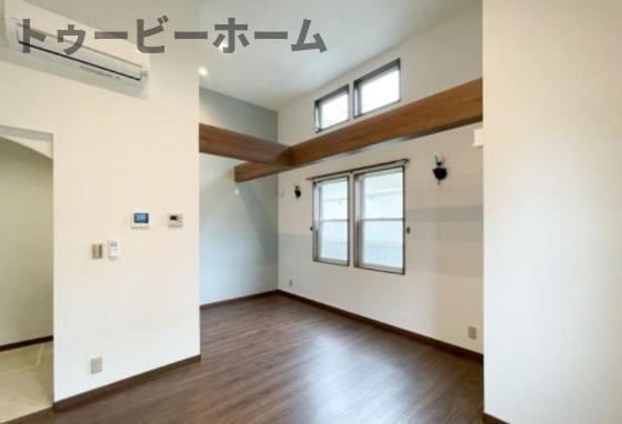 拡大写真:ハナブキ壱番館 1階101のこちらの居間で趣味の時間をお楽しみください