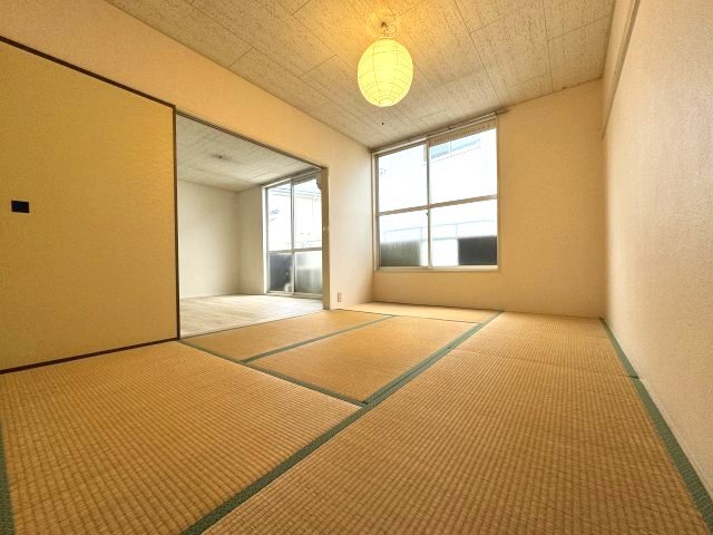 拡大写真:梨の木ハイツ 2階B201の日本らしい落ち着いた雰囲気の和室です