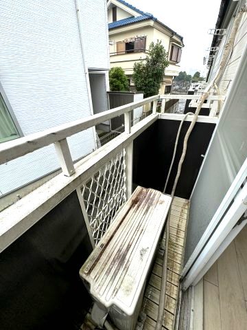 拡大写真:梨の木ハイツ 2階B201の外からの目が気にならないバルコニーで洗濯物が干せます
