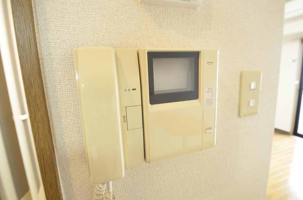 拡大写真:ST PLAZA EAST 4階403のカメラ付インターホン