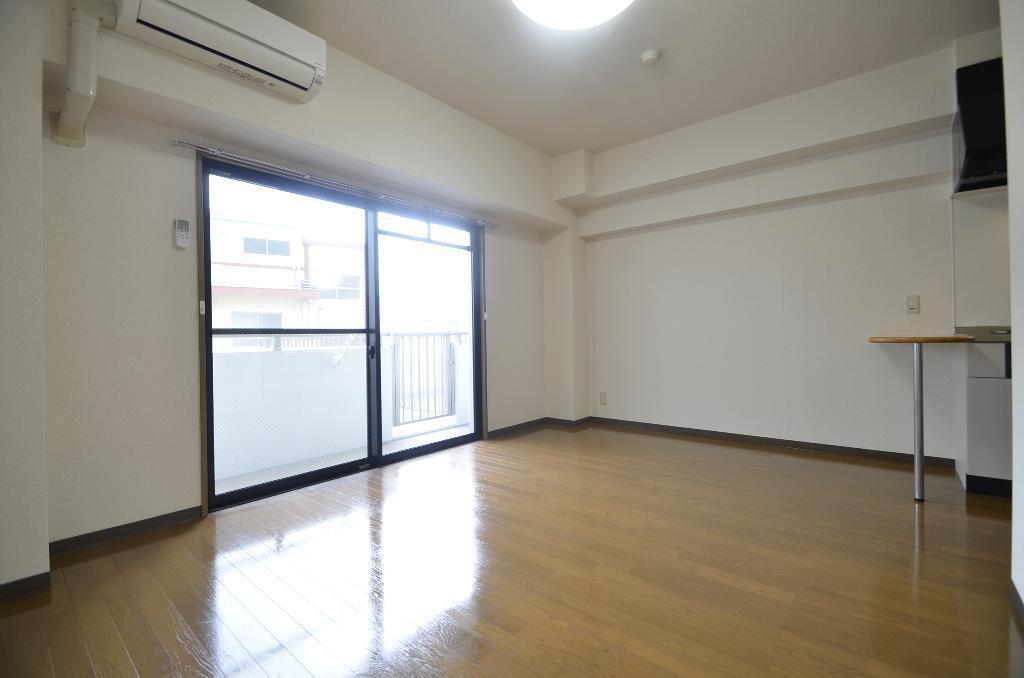 拡大写真:ST PLAZA EAST 4階403の居間