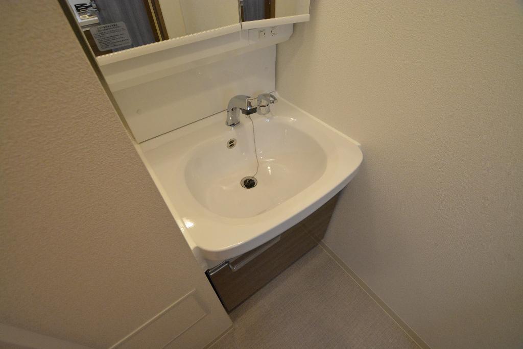 拡大写真:プレサンス広小路通 葵 5階501の洗髪洗面化粧台
