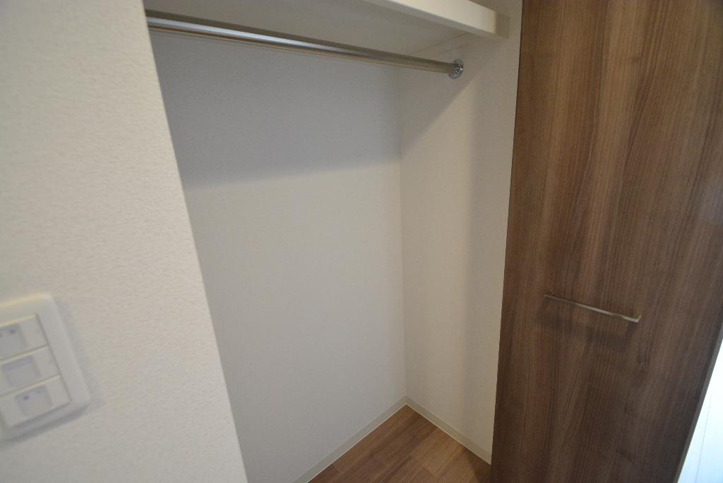 拡大写真:プレサンス広小路通 葵 5階501のクローゼット