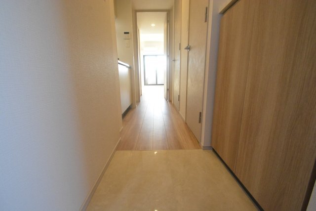 拡大写真:S-RESIDENCE堀田駅前futur 2階201の玄関
