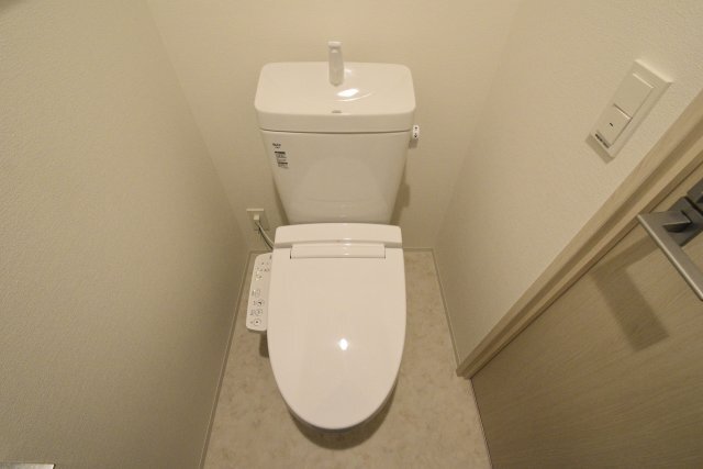 拡大写真:ストーリア名古屋城西 8階802のトイレ