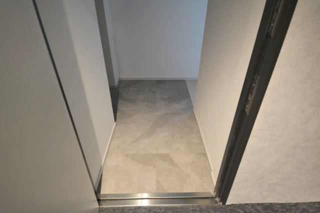 拡大写真:S-RESIDENCE高岳bresa 2階208の玄関