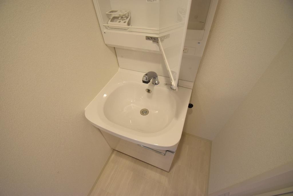 拡大写真:プレサンス広小路通 葵 14階1410の洗髪洗面化粧台