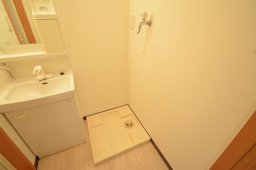 拡大写真:スタシオン泉 3階304の洗濯機置場