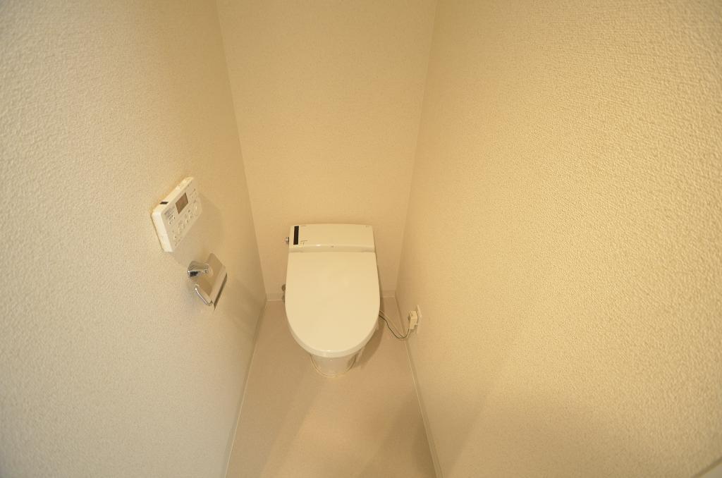 拡大写真:ミュプレ矢場町 13階1303のシャワー付トイレ
