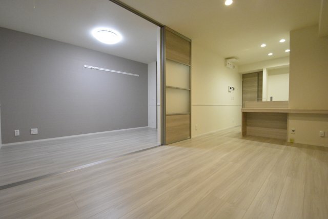 拡大写真:Sieben Yotsuya(ジーベンヨツヤ) 1階103の居間