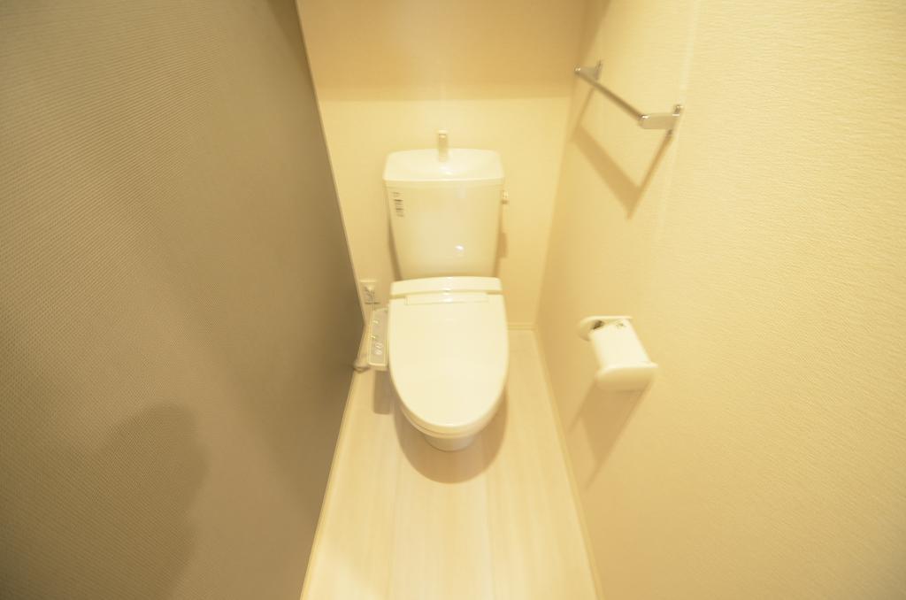 拡大写真:エポラール東別院 3階301のシャワー付トイレ