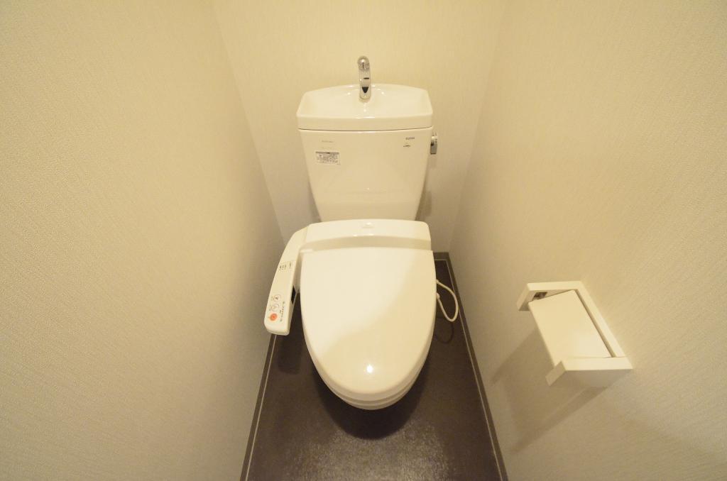 拡大写真:セントラルハイツ名古屋 2階203のシャワー付トイレ