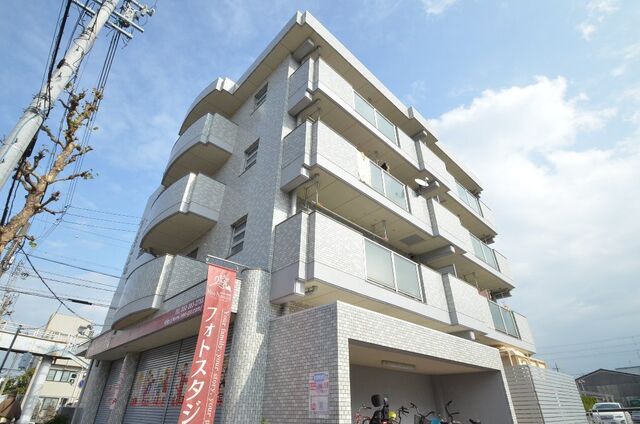 ヴァリアブル入場の外観