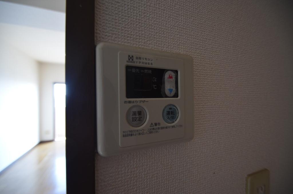 拡大写真:サニーコート坂野 3階302の給湯機