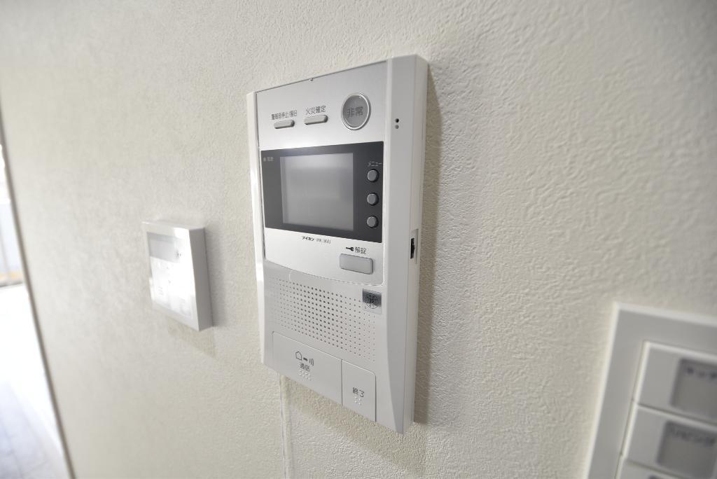 拡大写真:アロームドゥジョア 9階910のカメラ付インターホン