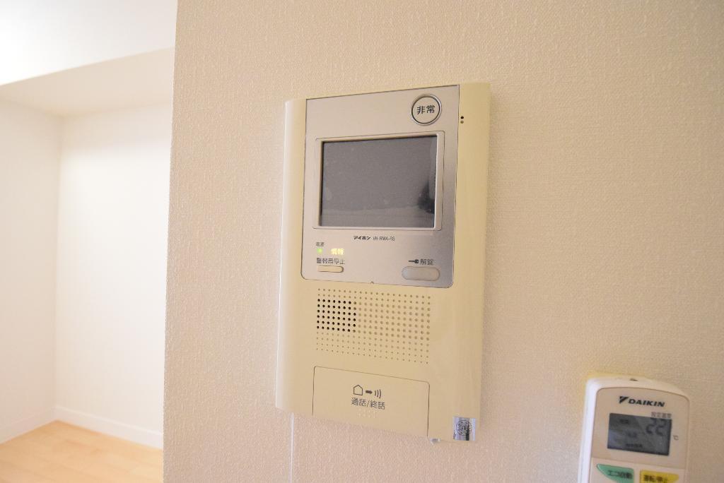 拡大写真:PHOENIX KANAYAMA 2階205のカメラ付インターホン