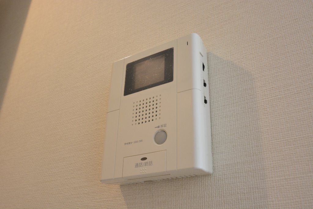 拡大写真:ホワイトクレスト 3階402のカメラ付インターホン