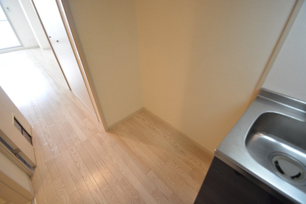 拡大写真:ホワイトクレスト 3階402の冷蔵庫置場