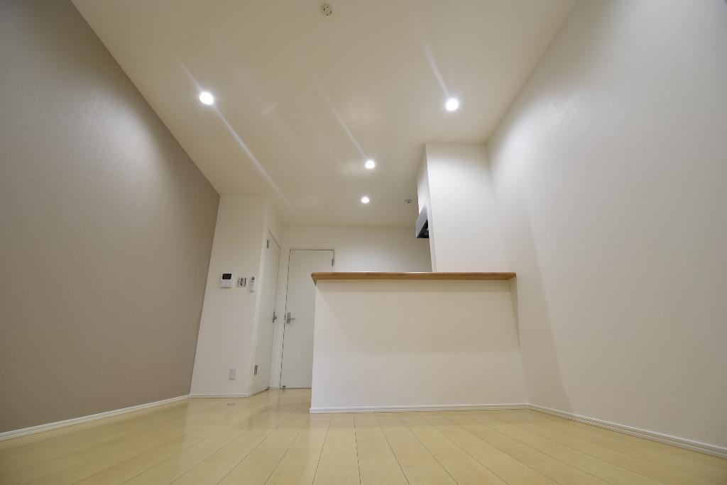 拡大写真:PLUM FIELD六番町(プラムフィールド六番町) 1階102の居間